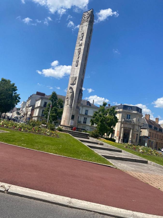 Avenue De Champagne Epernay Private Parking Apartment Bagian luar foto