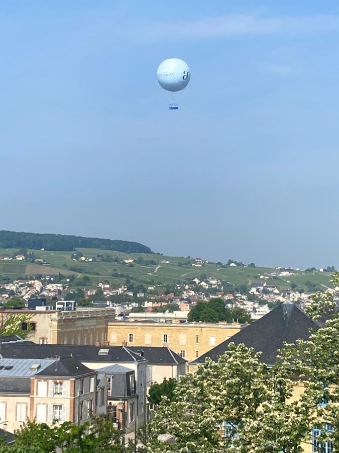 Avenue De Champagne Epernay Private Parking Apartment Bagian luar foto