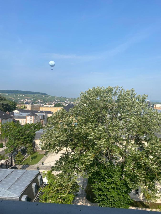 Avenue De Champagne Epernay Private Parking Apartment Bagian luar foto