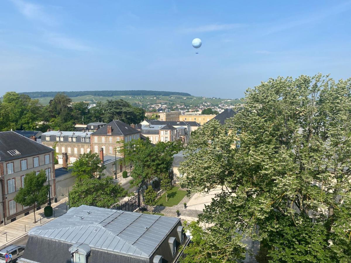 Avenue De Champagne Epernay Private Parking Apartment Bagian luar foto